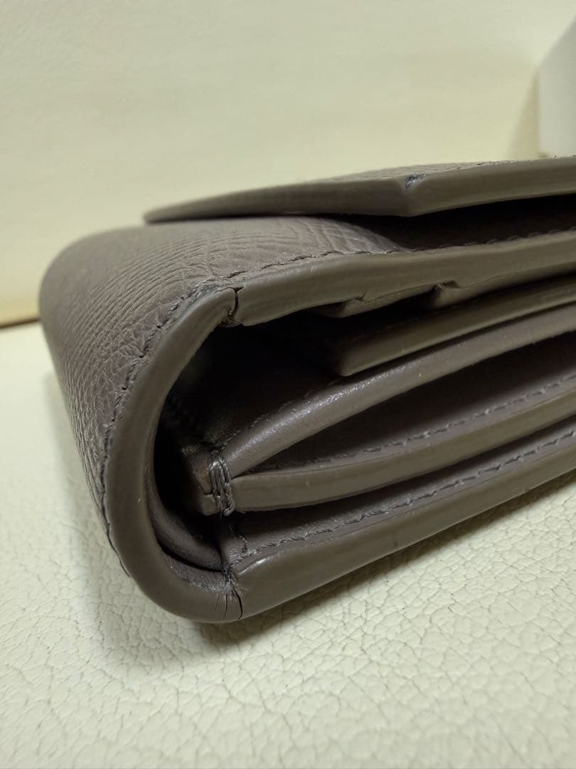 CELINE セリーヌ スモール トリフォールド ウォレット　ペブル