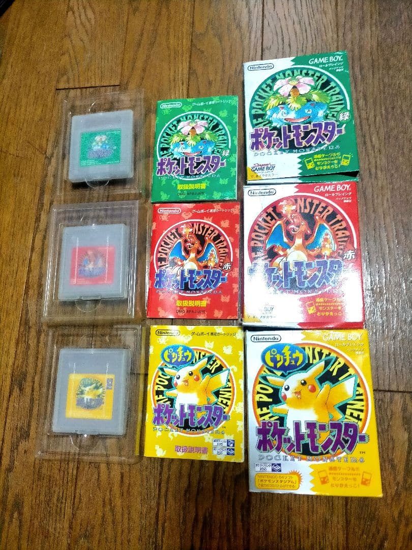 ポケットモンスター　赤　緑　ピカチュウ　箱付き　説明書付　ゲームボーイ　GBC