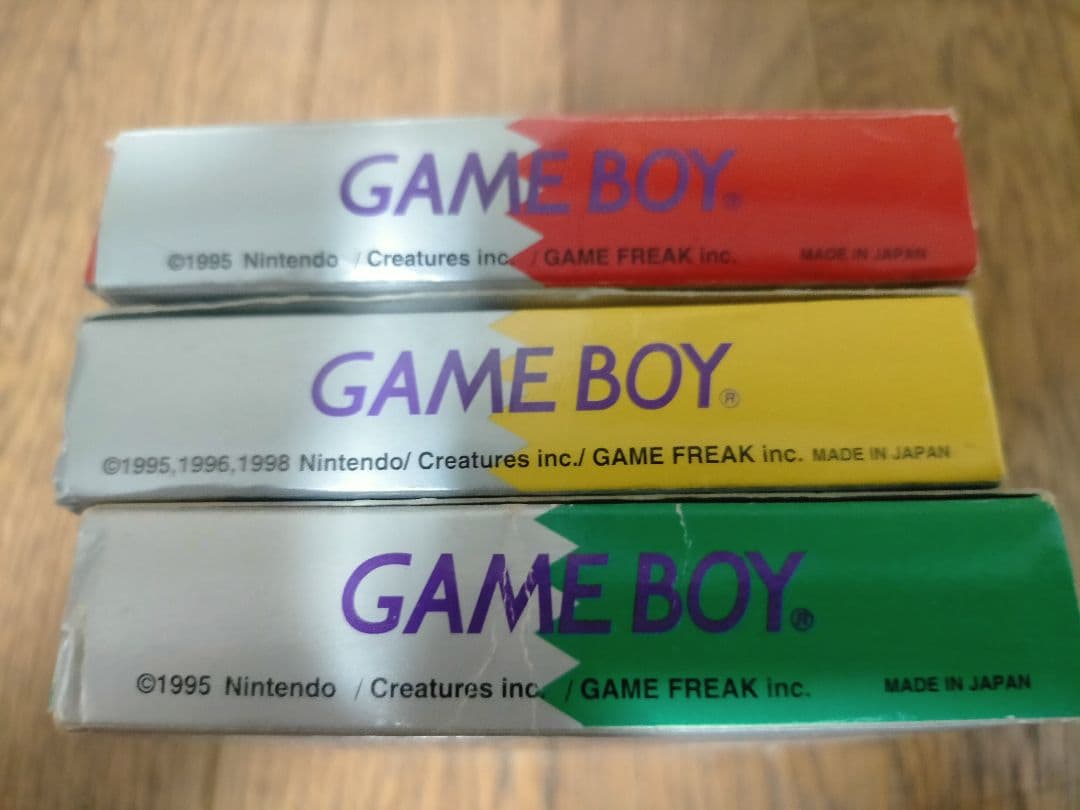 ポケットモンスター　赤　緑　ピカチュウ　箱付き　説明書付　ゲームボーイ　GBC