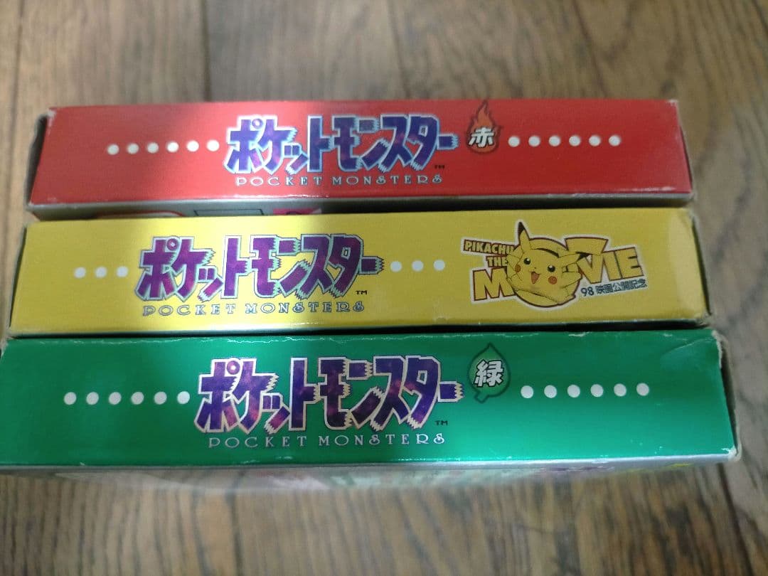 ポケットモンスター　赤　緑　ピカチュウ　箱付き　説明書付　ゲームボーイ　GBC