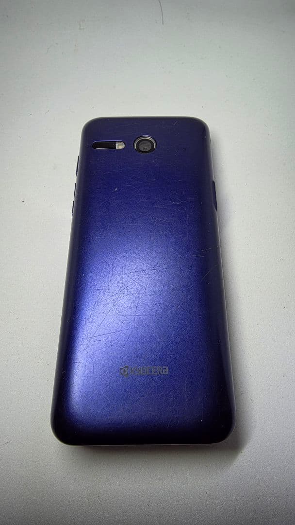 au KYF41 折りたたみ式携帯電話 青