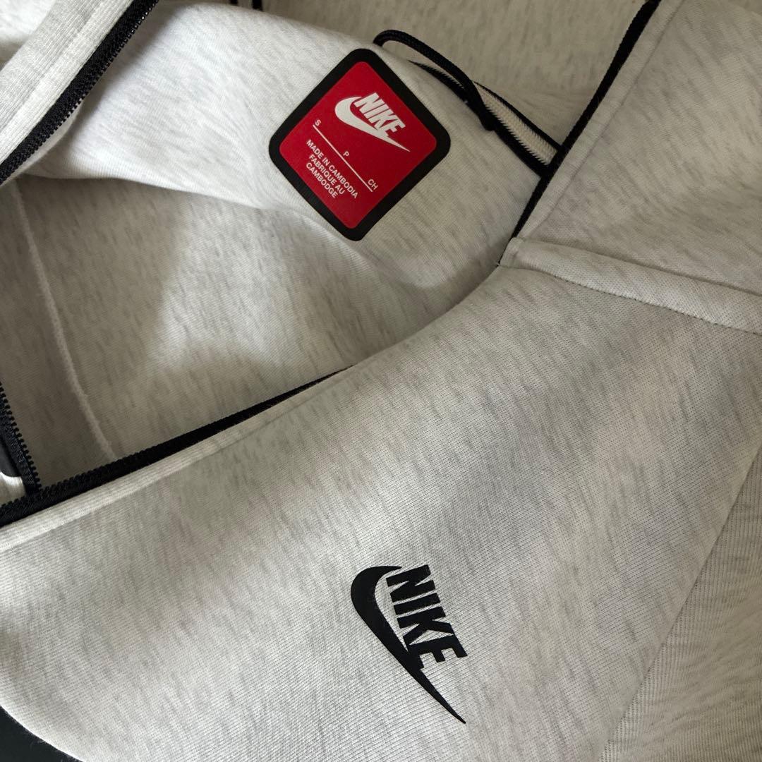 早い者勝ち❗️確実正規品　 白NIKEテックフリース
