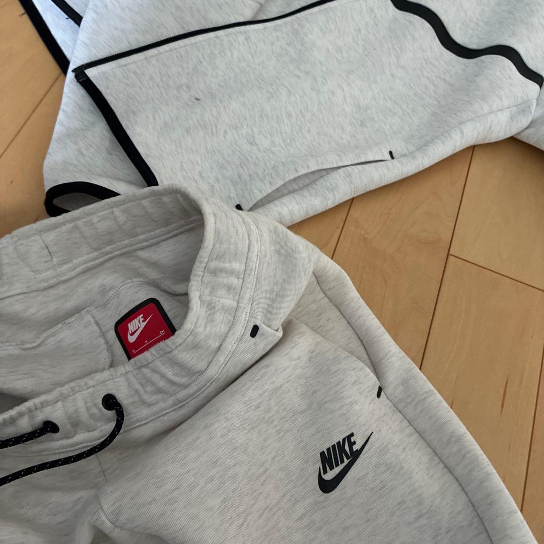 早い者勝ち❗️確実正規品　 白NIKEテックフリース