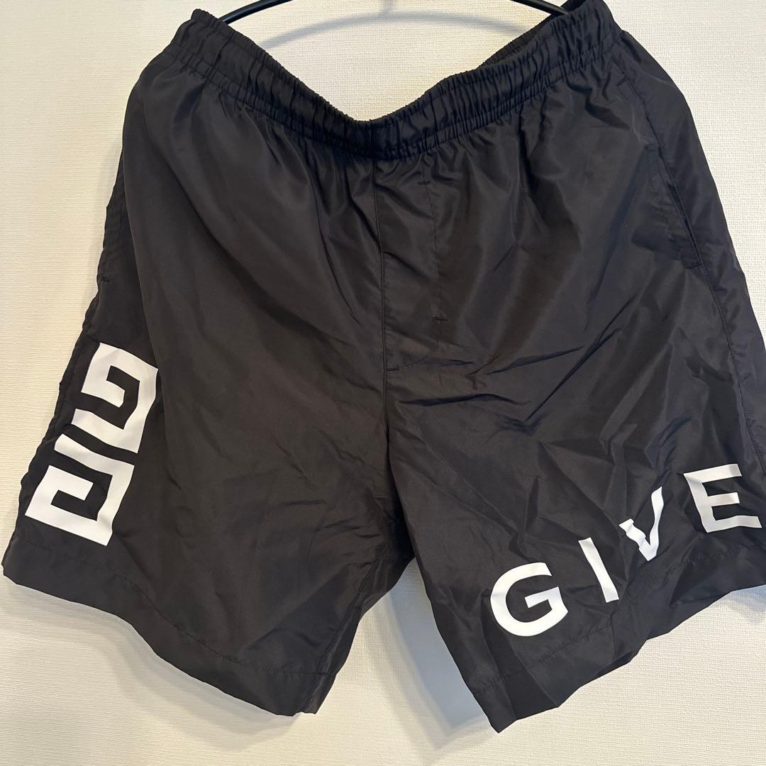 GIVENCHY ブラック ショートパンツ M