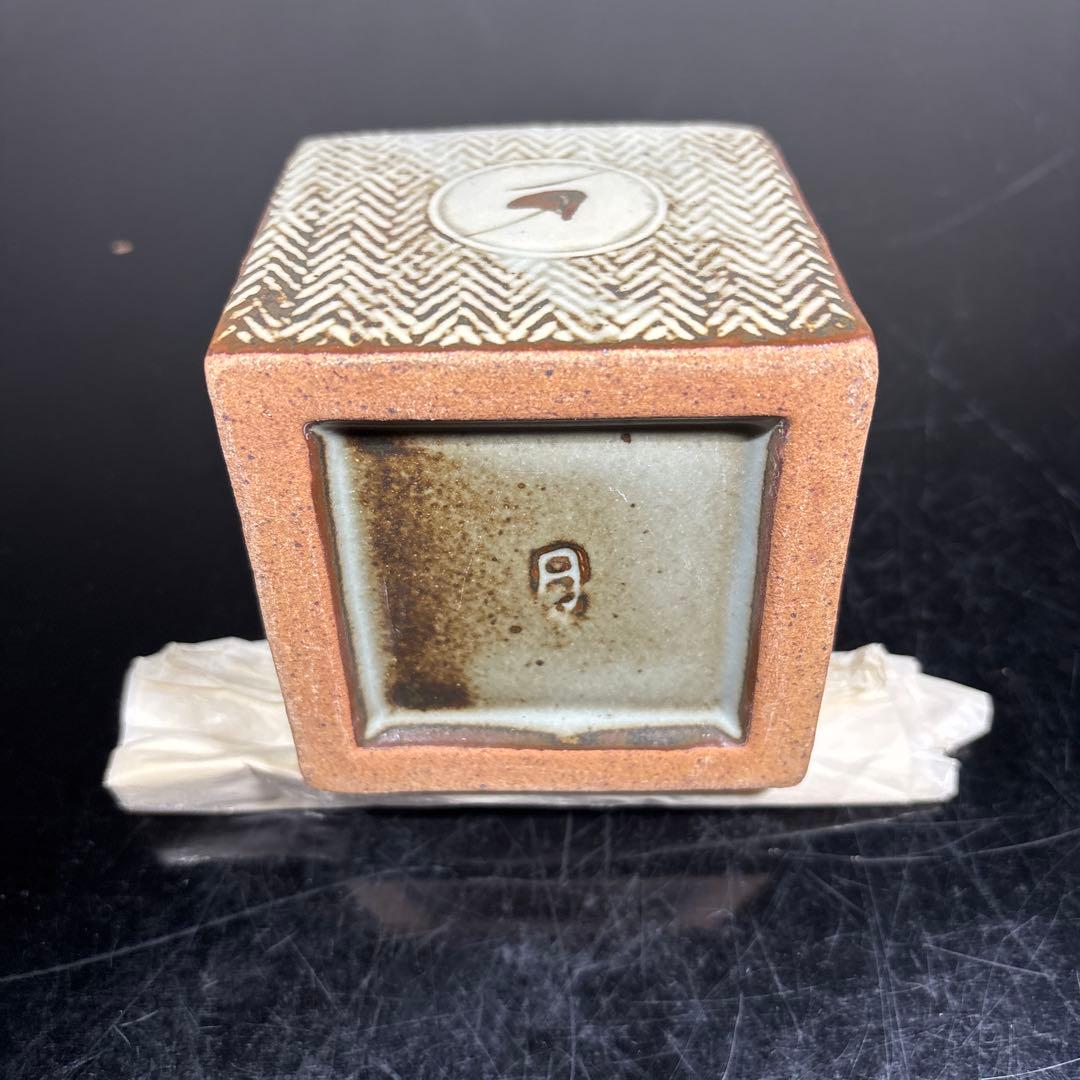 真作　人間国宝　島岡達三　地釉象嵌縄文方壷