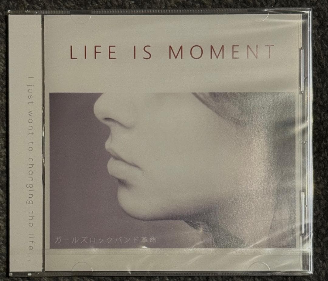 新品未開封 ガールズロックバンド革命 LIFE IS MOMENT