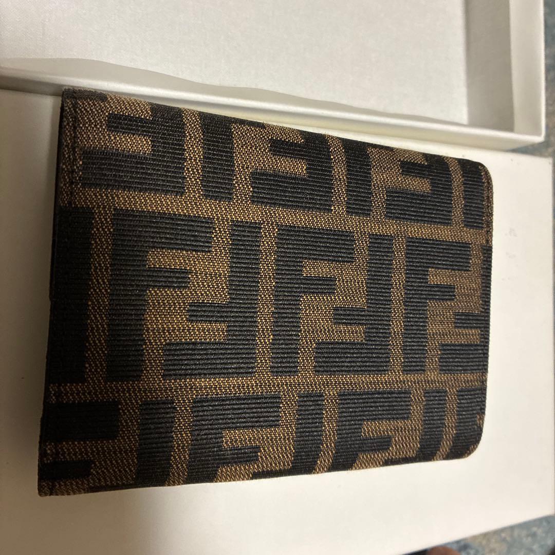 FENDI 新品　三つ折り財布