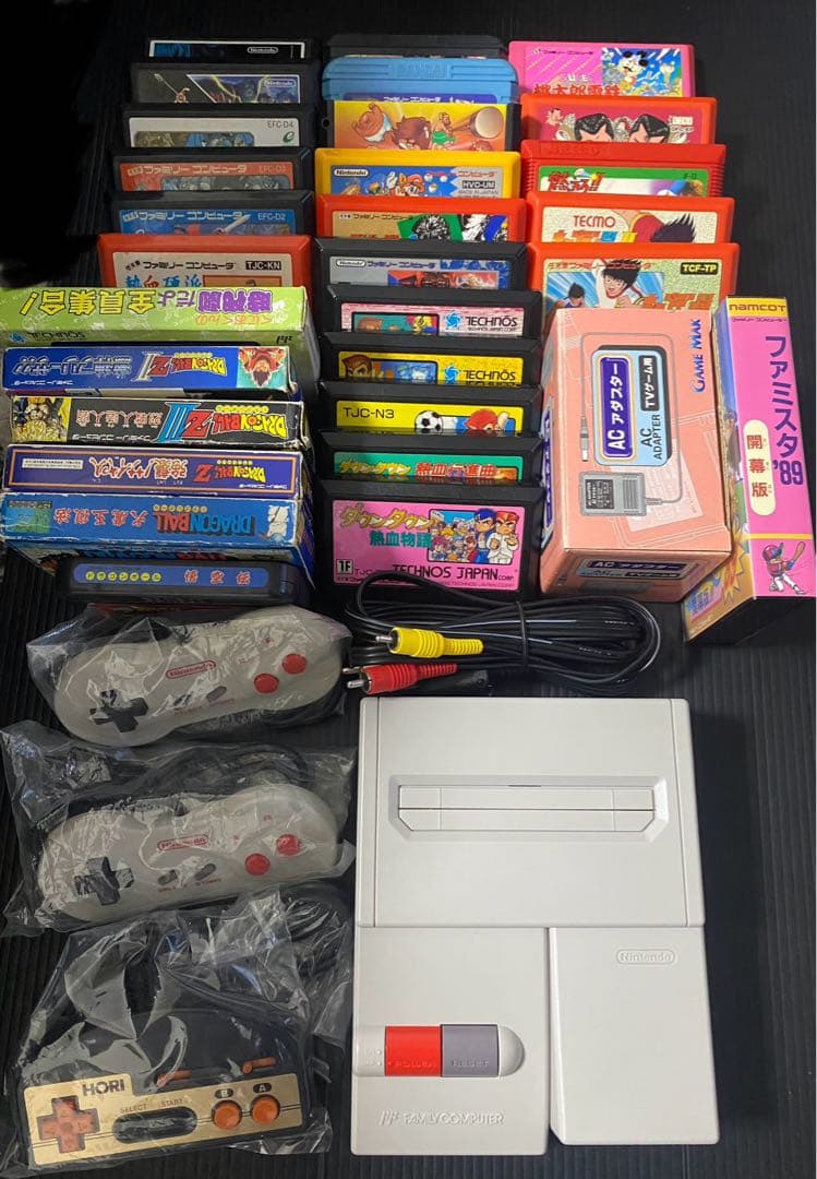 任天堂　ニューファミコン＆ホリコマンダー&カセット29本セット