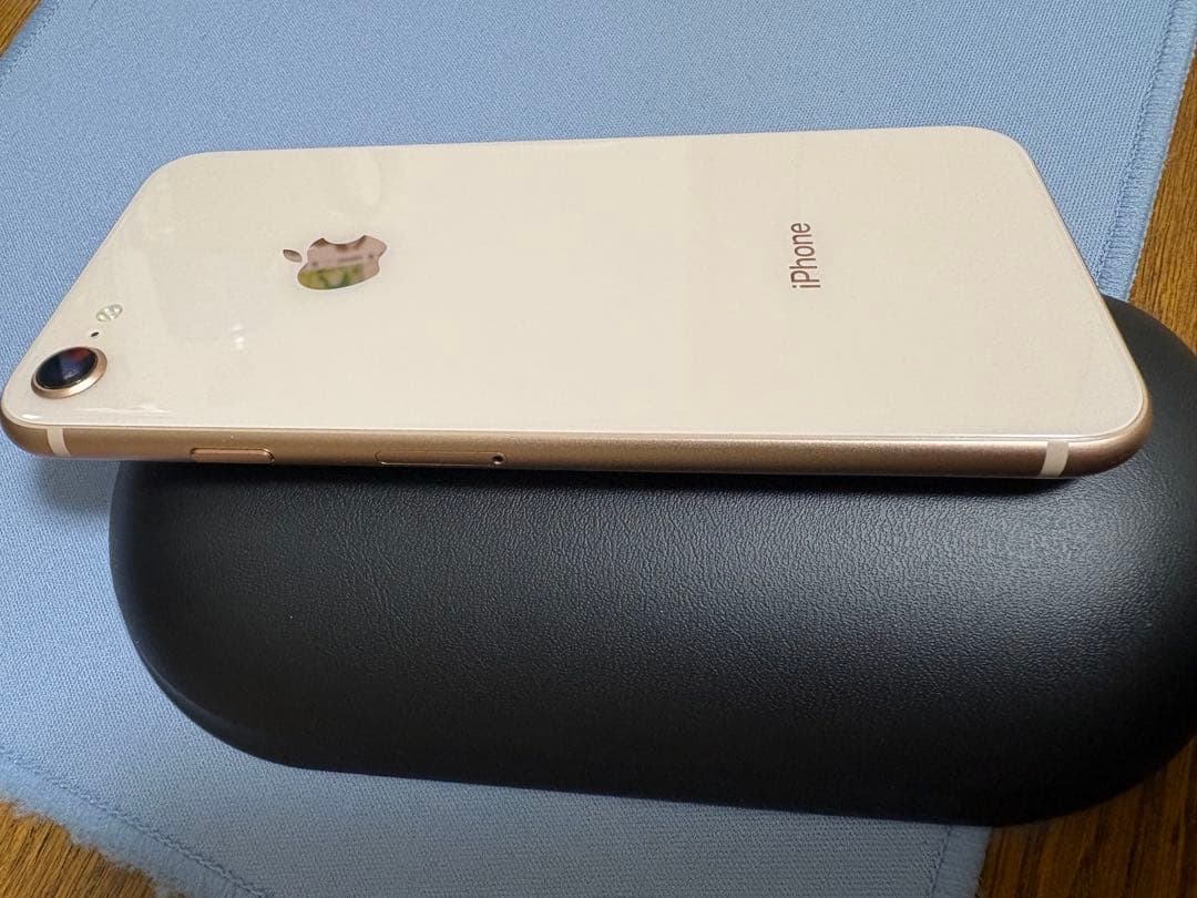 i Phone 8 Gold 64GB　SIMフリー（Apple通販）