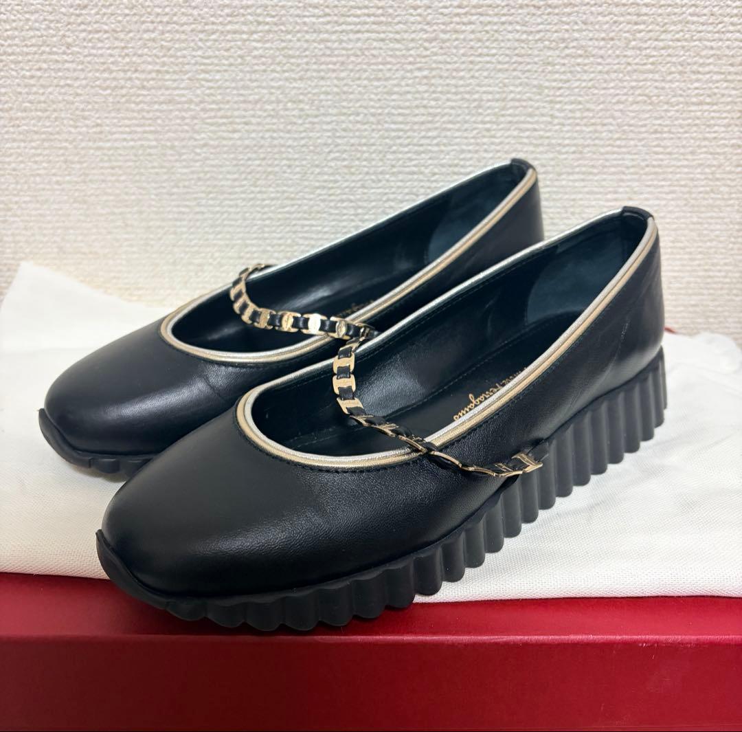 フェラガモ スニーカー　パンプス 61/2C チェーン　ストラップ