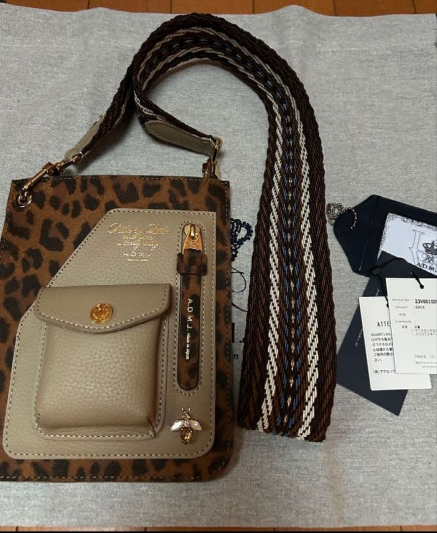 新品未使用　ADMJ THE BEE フィバナイラ モバイルポーチ ショルダー