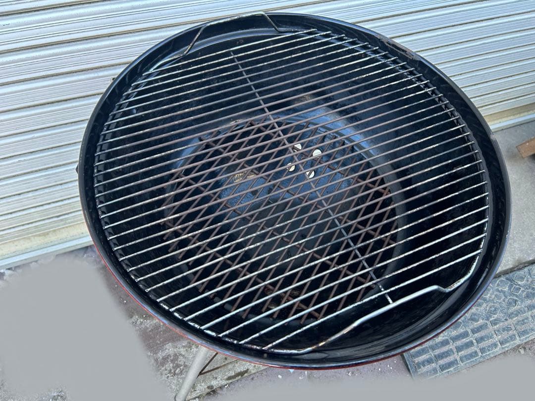 832 バーベキューコンロ　weber 直径47㎝　タイヤ付き