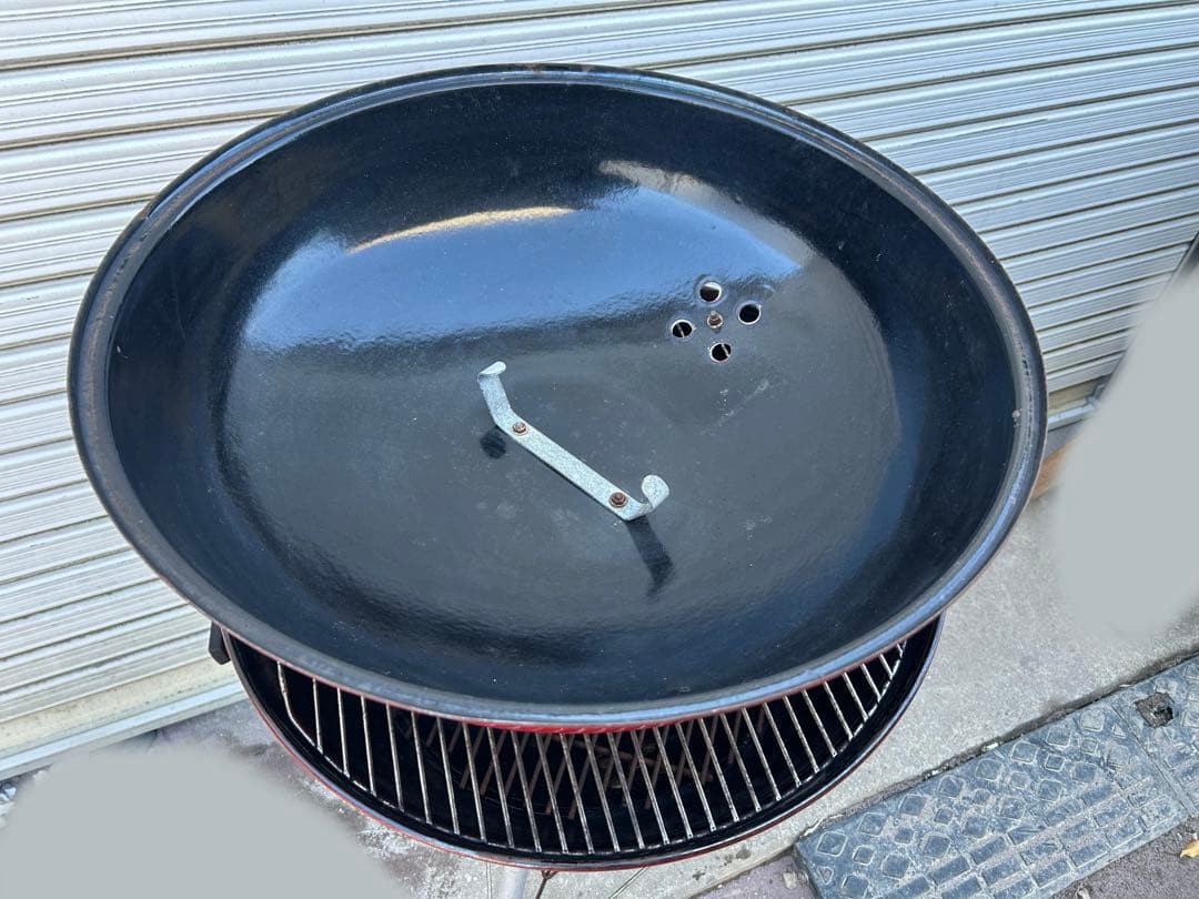 832 バーベキューコンロ　weber 直径47㎝　タイヤ付き