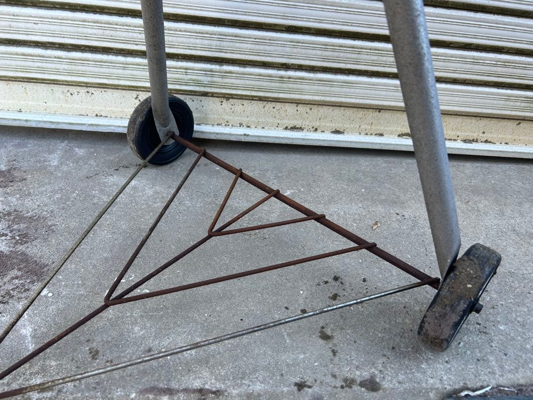 832 バーベキューコンロ　weber 直径47㎝　タイヤ付き