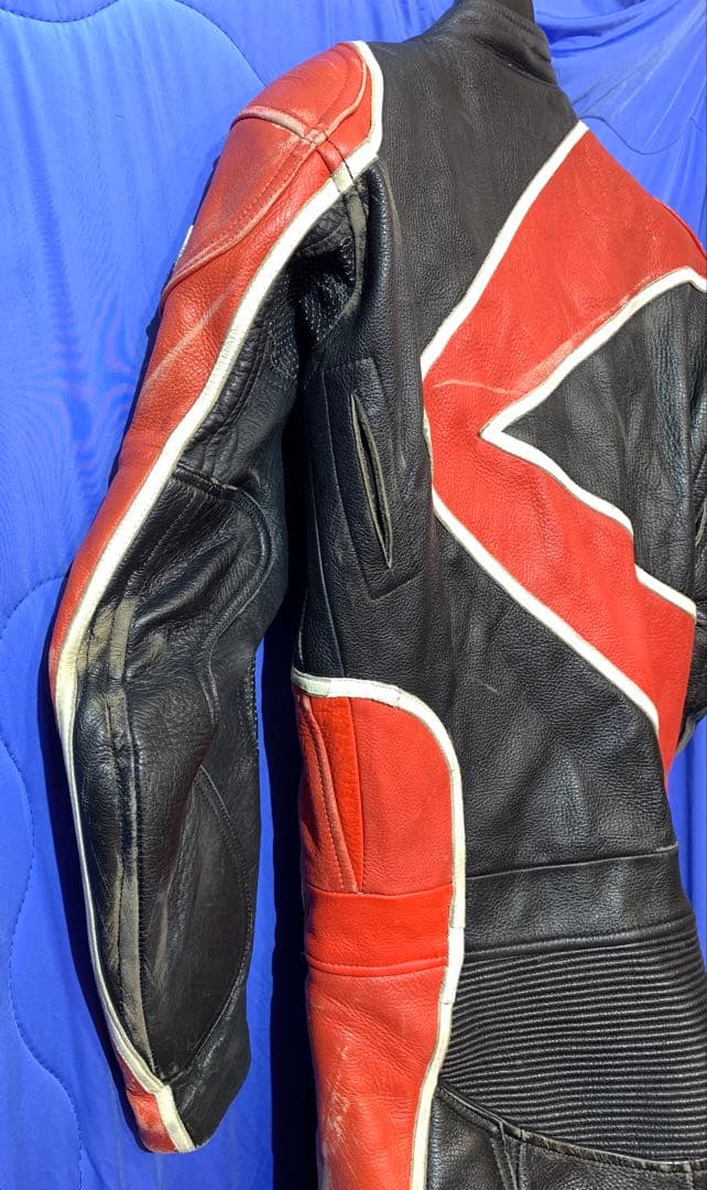 KUSHITANI バイク用革ツナギ 赤黒ストライプ Lサイズ