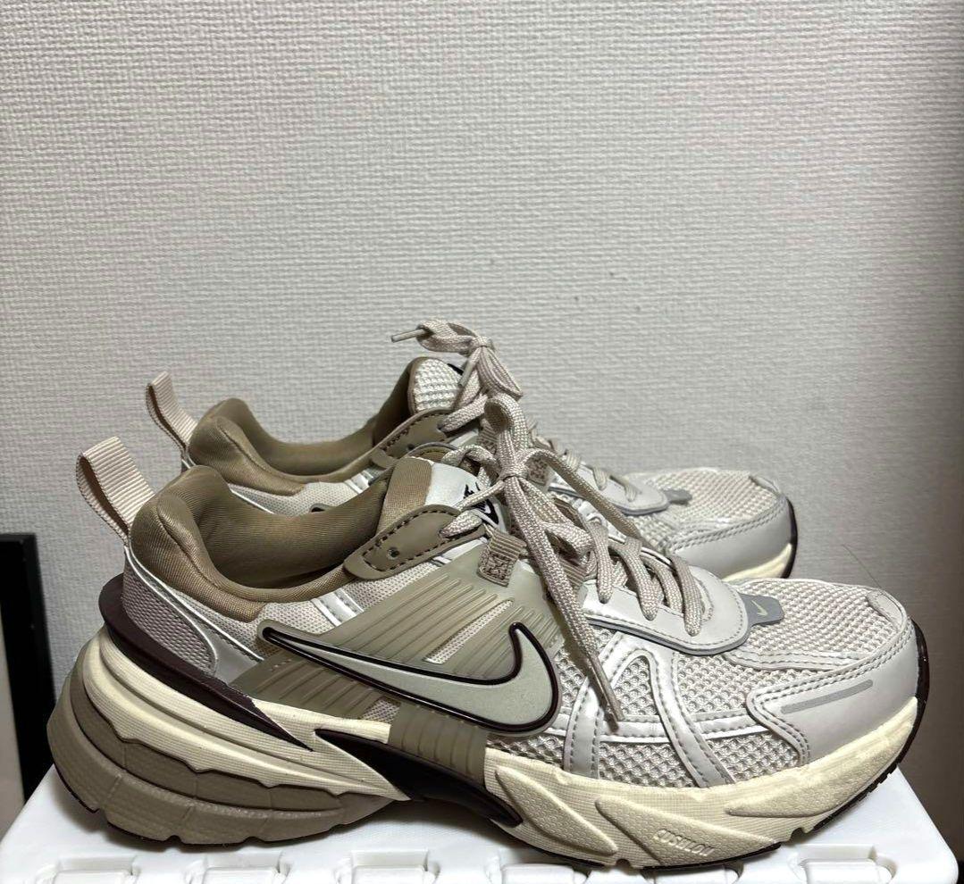 NIKE V2K run SHIPS モカブラウン 25cm