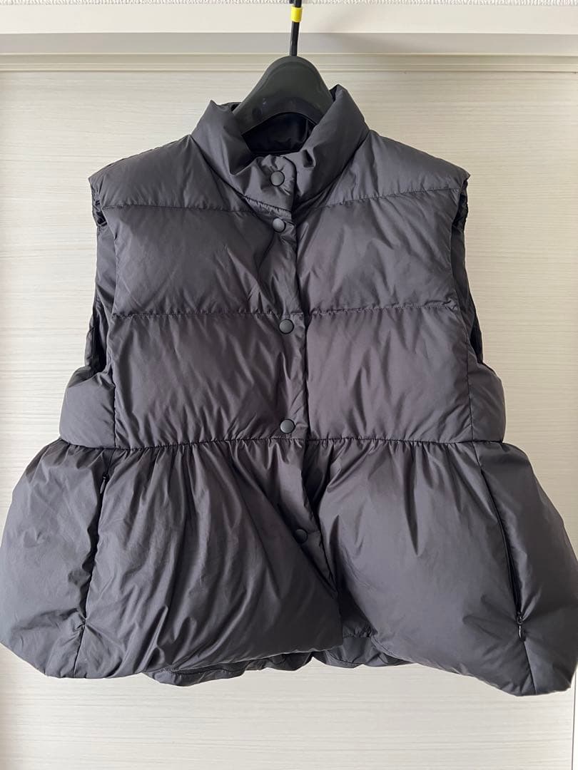 美品 PaDD エストネーション ブラック ペプラムダウンベスト S