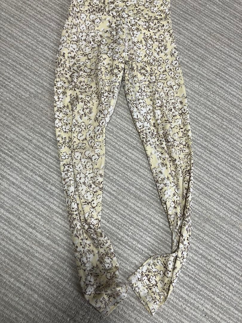 emmi yoga フラワー　イエロー　上下　セットアップ