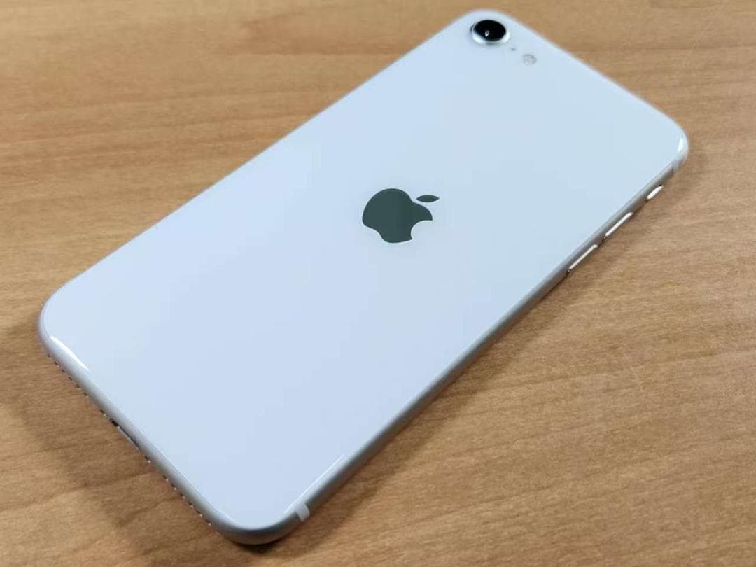 020500F iPhone SE 第3世代A2782 64GB 最大容量87%