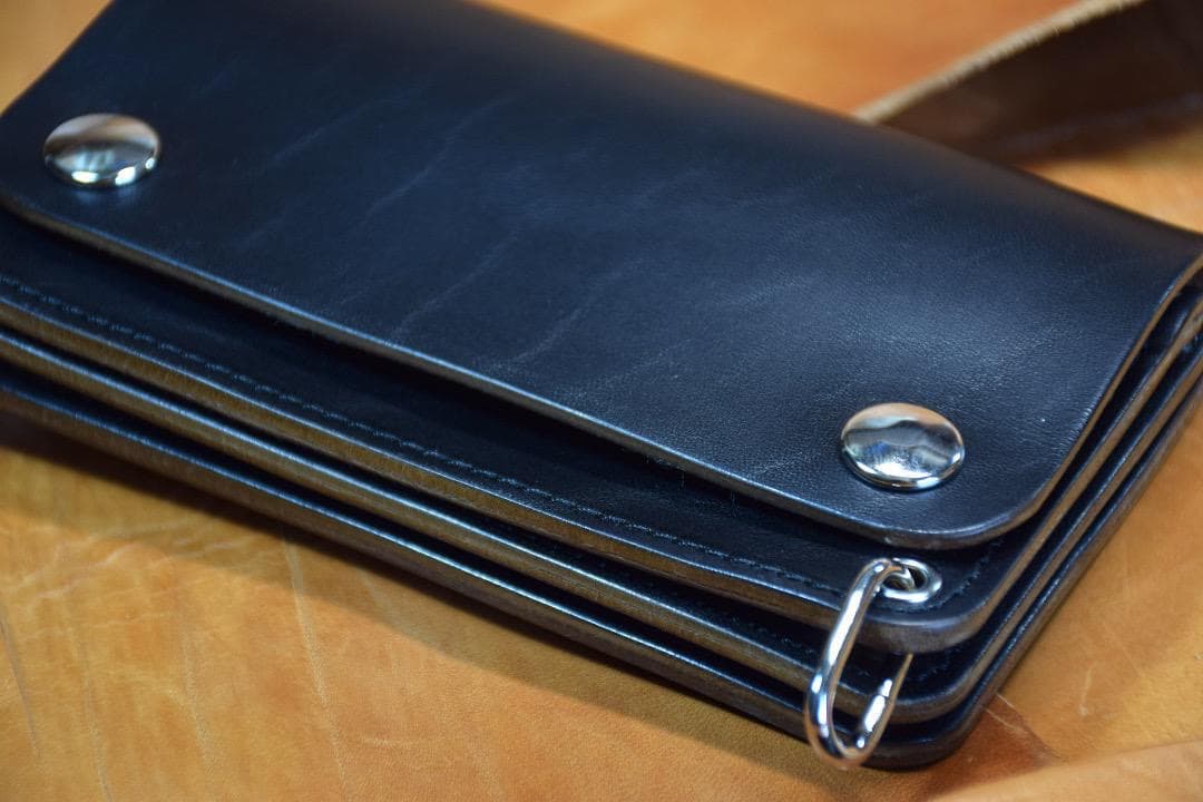 【MARYAM社 ホースバット】　トラッカーウォレット　ミドルサイズ　黒　茶芯