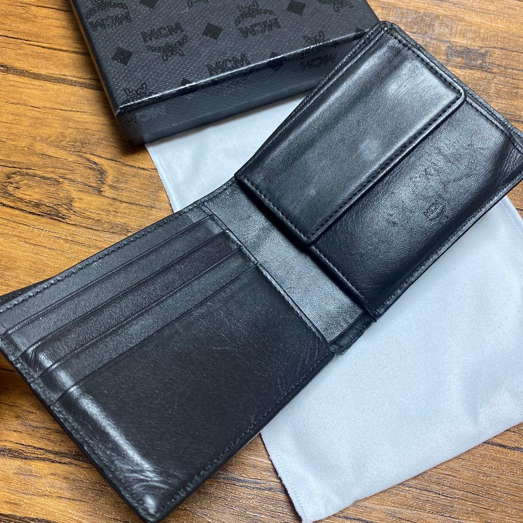 MCM 二つ折りウォレット　ポケット付き