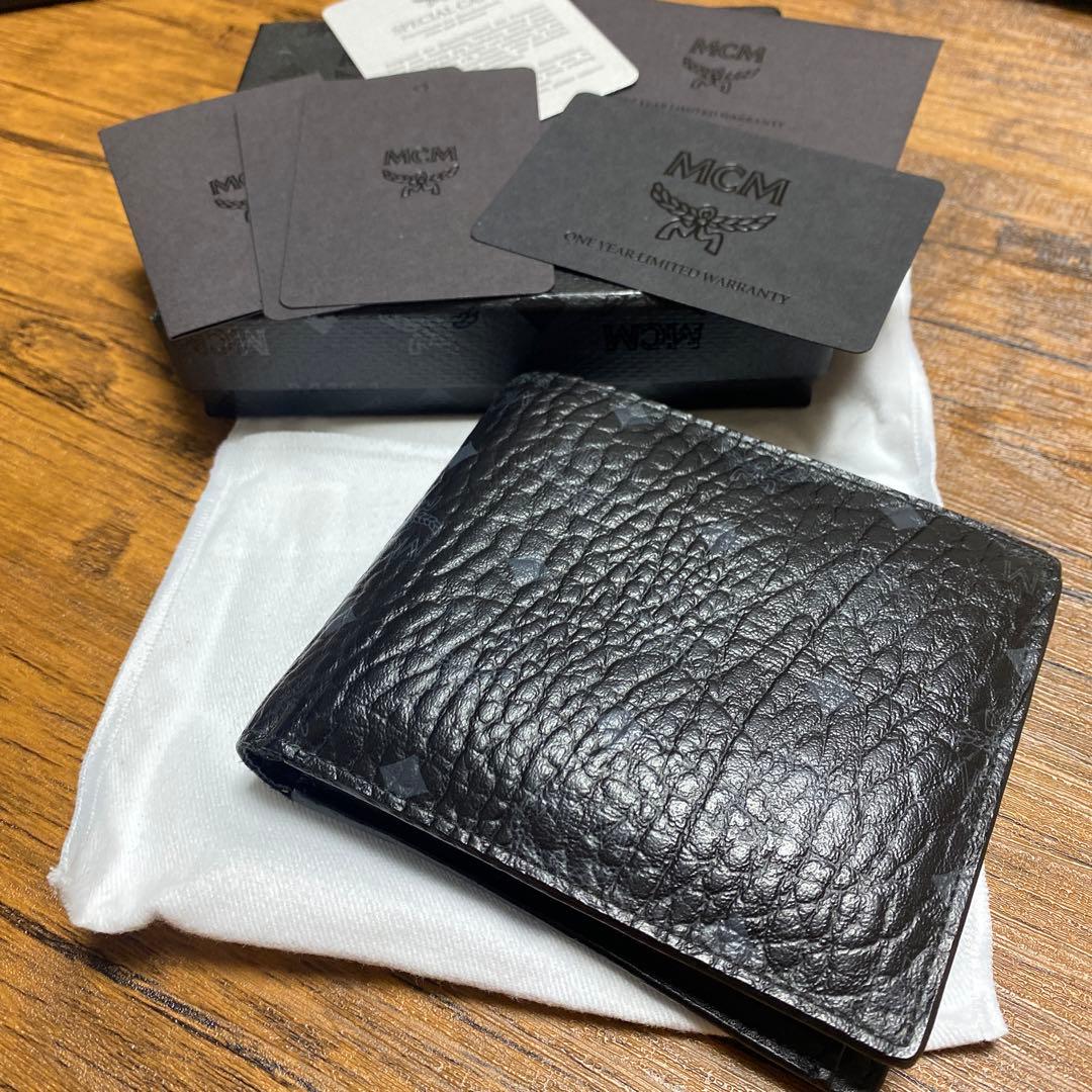 MCM 二つ折りウォレット　ポケット付き