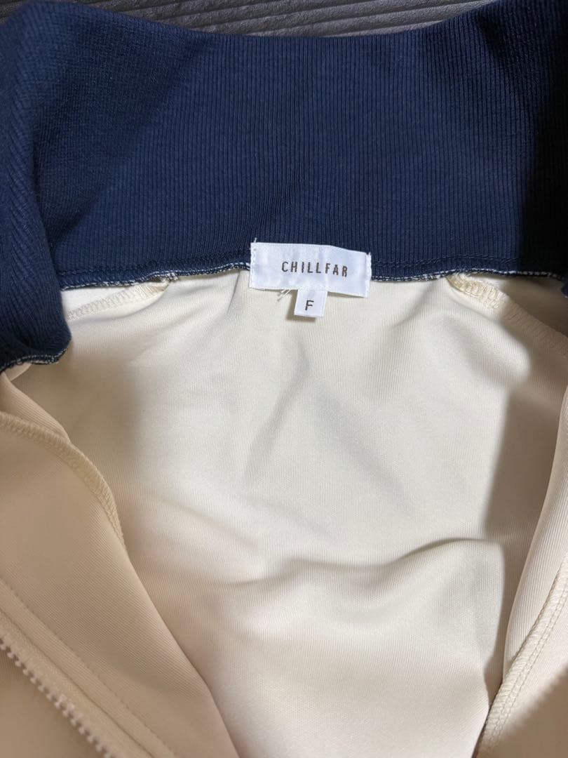 chillfar チルファー　トラックジャケット　アイボリー
