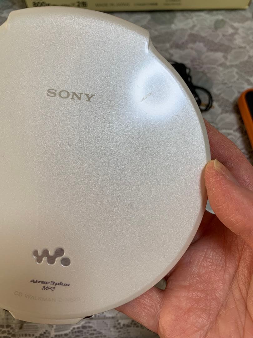 SONY CD WALKMAN D-NE20 ホワイト（動作未確認）