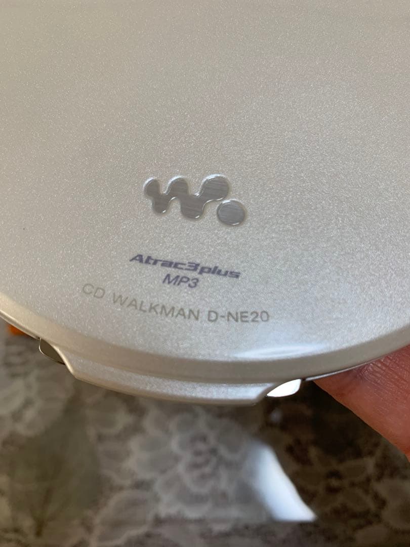 SONY CD WALKMAN D-NE20 ホワイト（動作未確認）