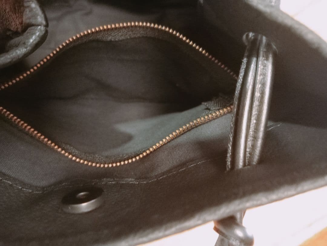 CLASKA ブラックレザーバッグ Sac de lacet