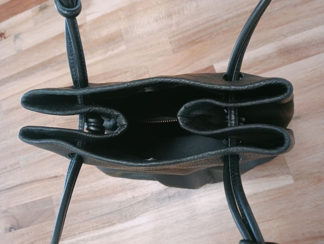 CLASKA ブラックレザーバッグ Sac de lacet