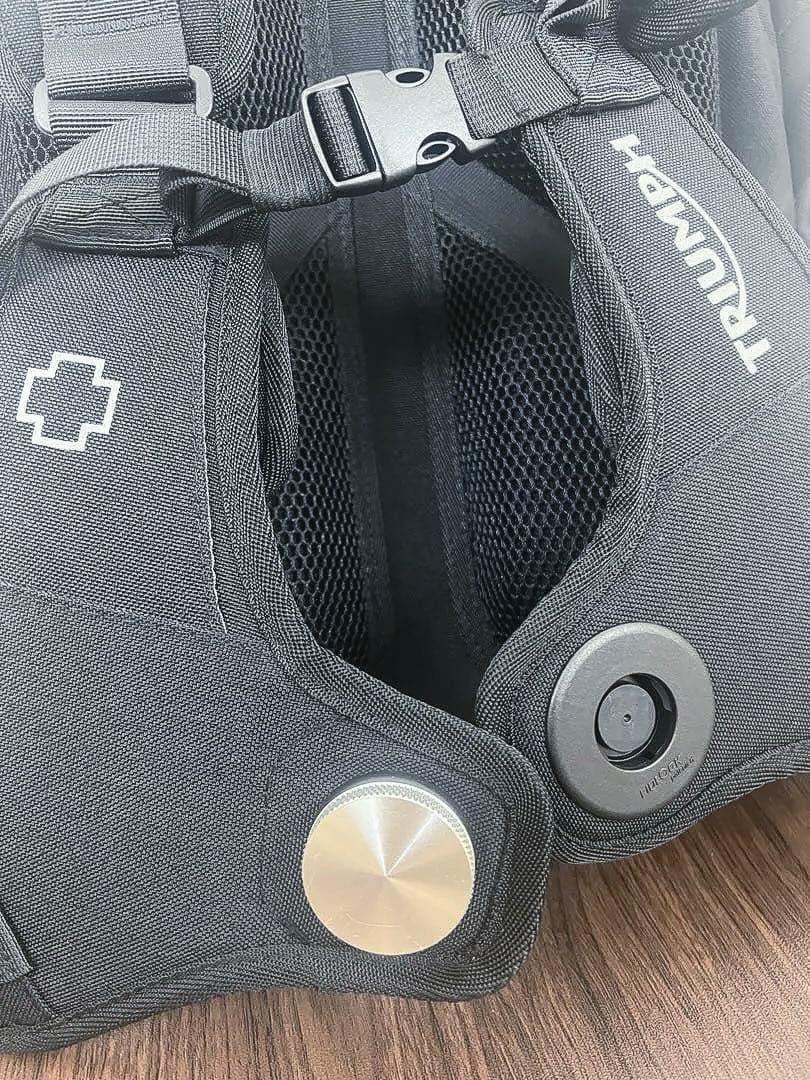 TRIUMPH 【純正品】ブラックリュック 35リットル