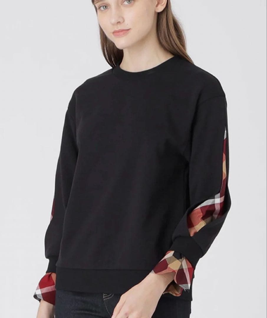 ブルーレーベルクレストブリッジ　スリーブコンシャスプルオーバー　新品タグ付き