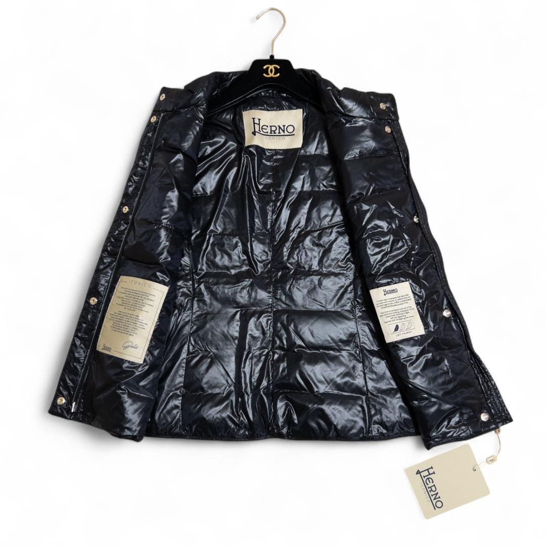 新品タグ付 ヘルノ 黒 ダウンベスト 44