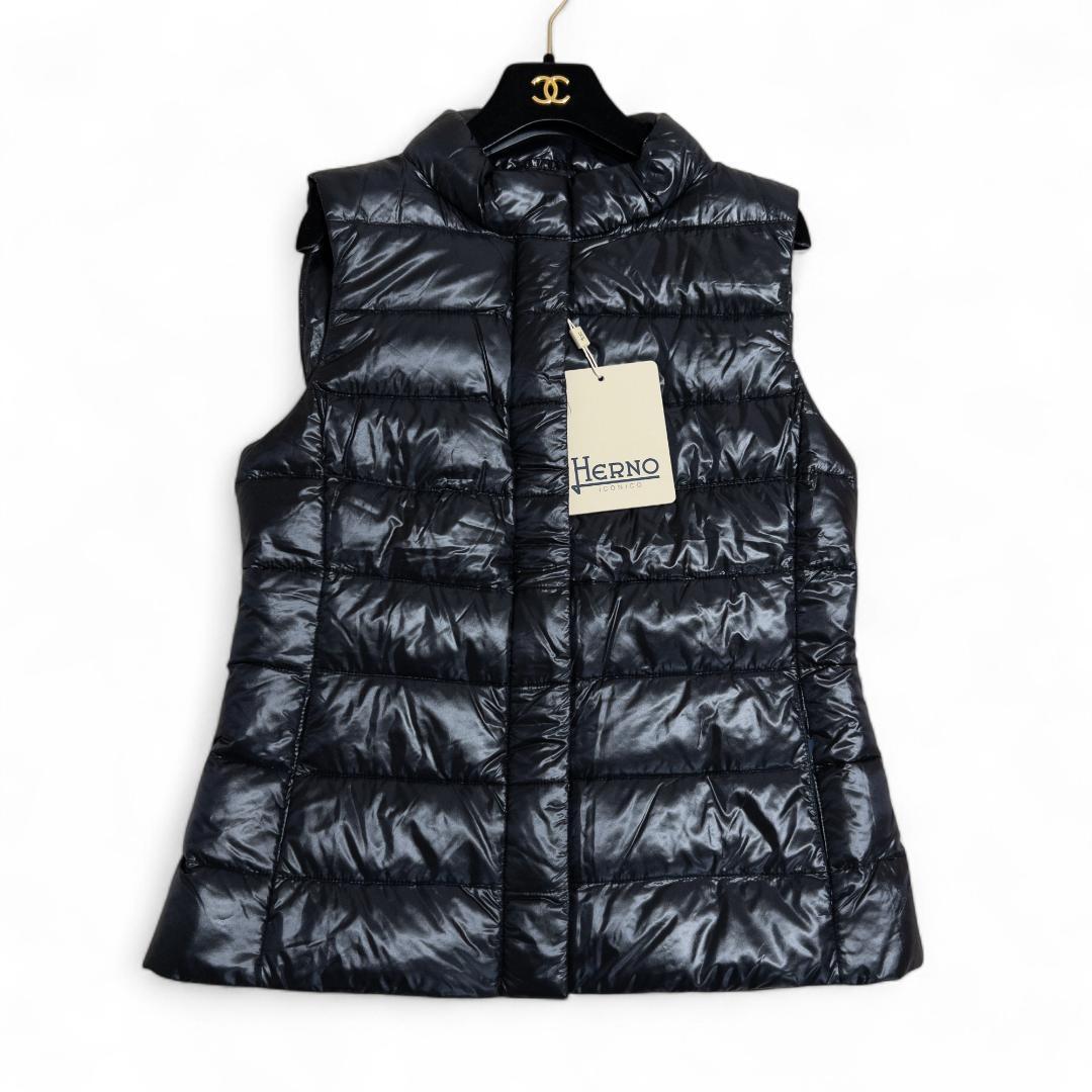 新品タグ付 ヘルノ 黒 ダウンベスト 44