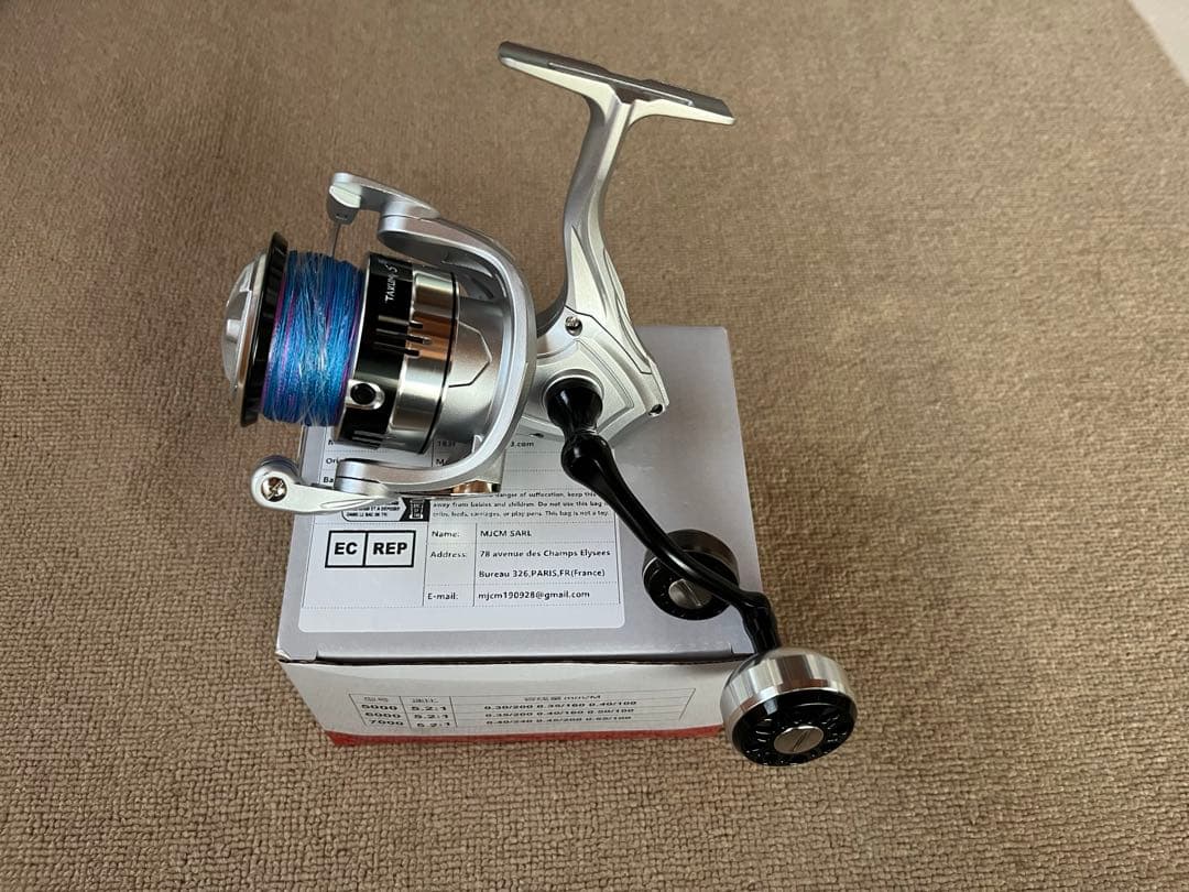 スピニングリール 7000番 未使用品 ライン付き
