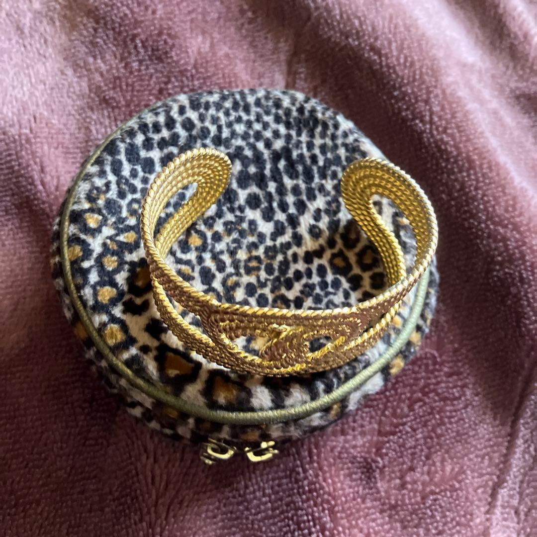 CHANEL ゴールド ツイストバングル
