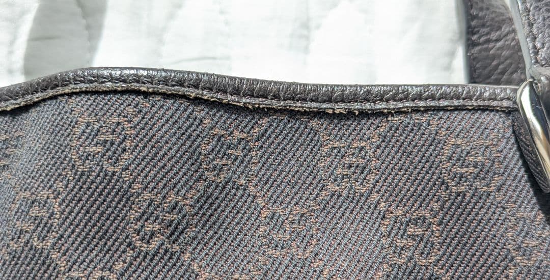 GUCCI GG柄ダークグレー トートバッグ　 袋 取り扱いガイド付き