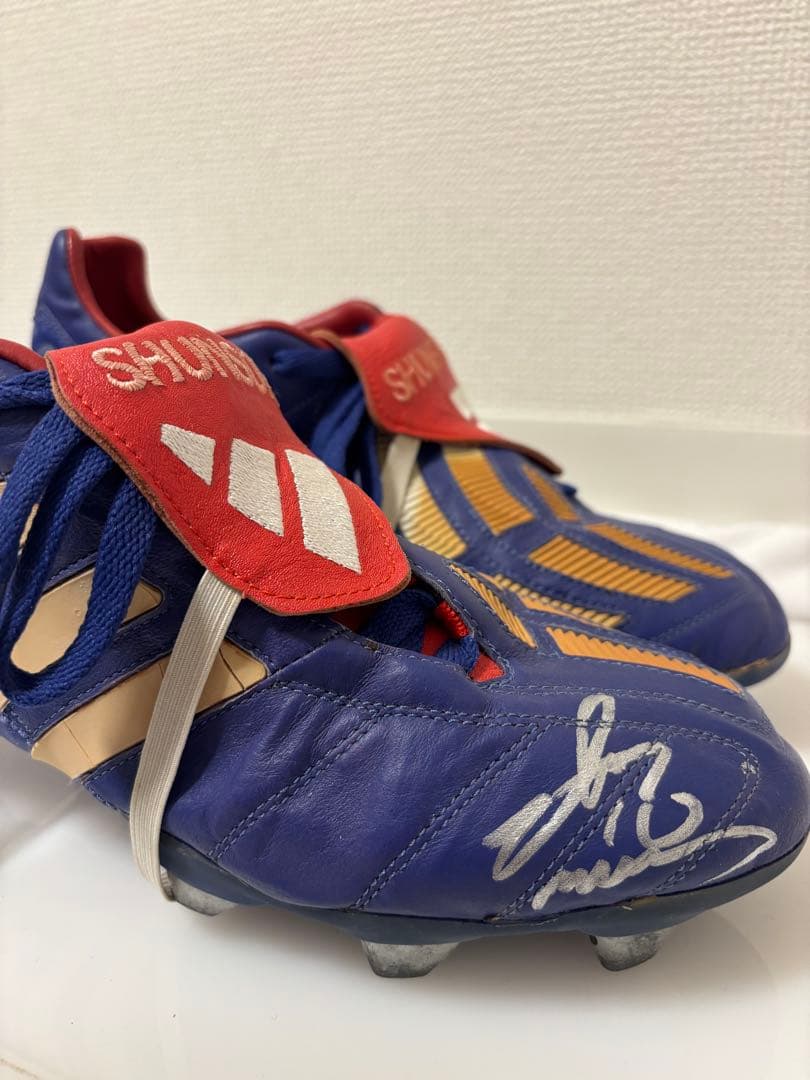 元サッカー日本代表、2002年中村俊輔選手着用サイン入りスパイク&ミサンガ