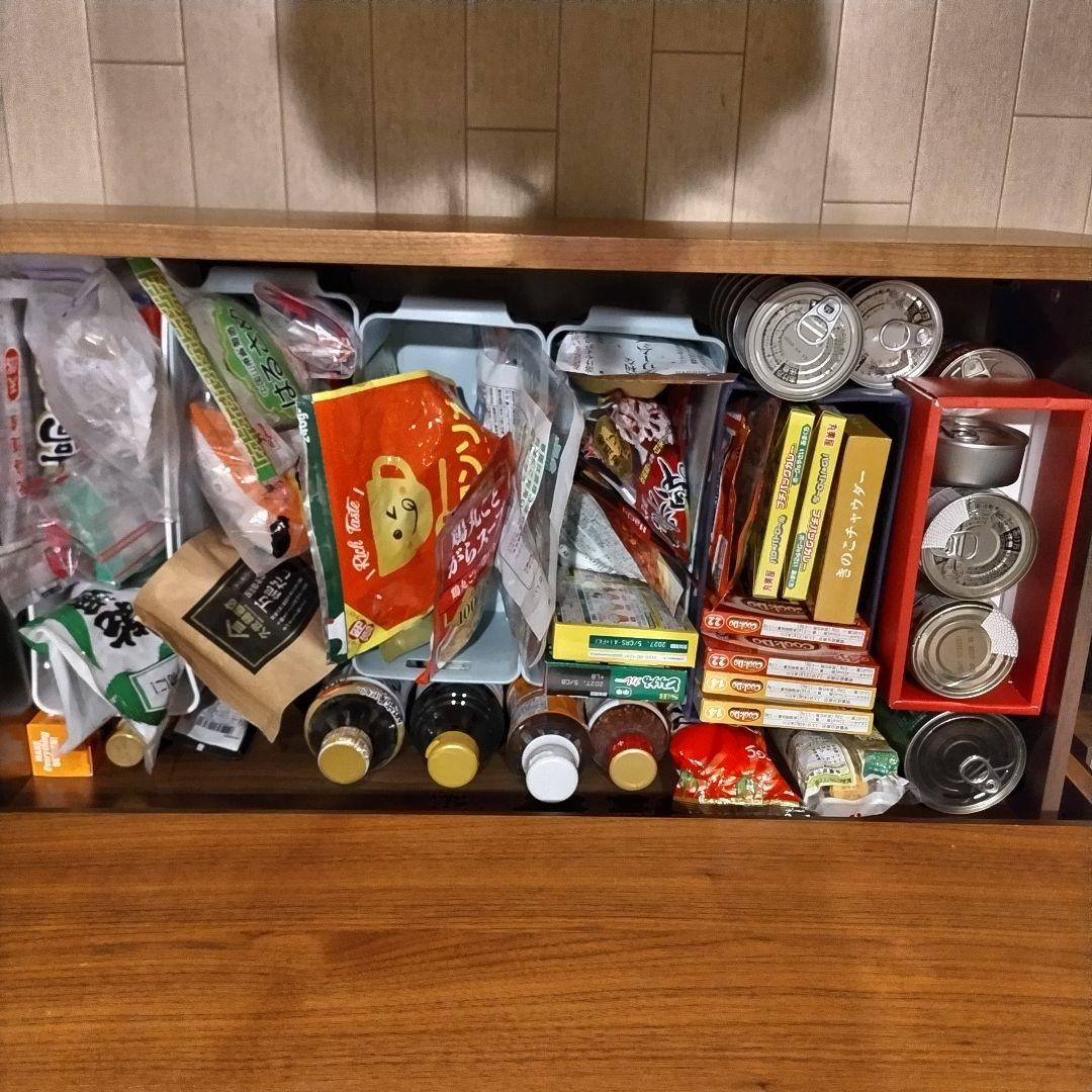 木製食器棚 ガラス扉付き