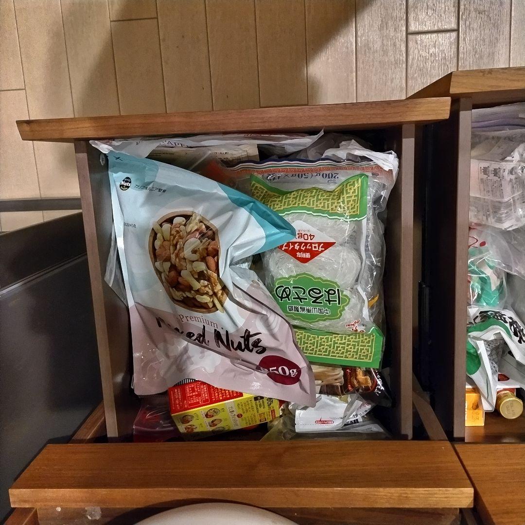 木製食器棚 ガラス扉付き