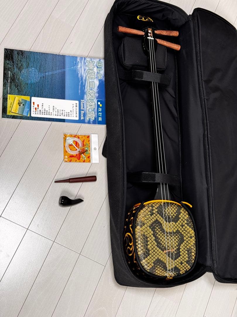 三味線 蛇模様 黒金色