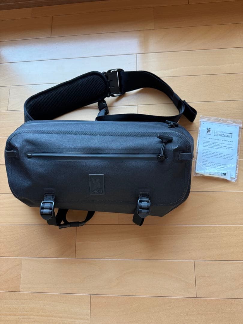 CHROME カデット ウォータープルーフ8L　スリングバッグ