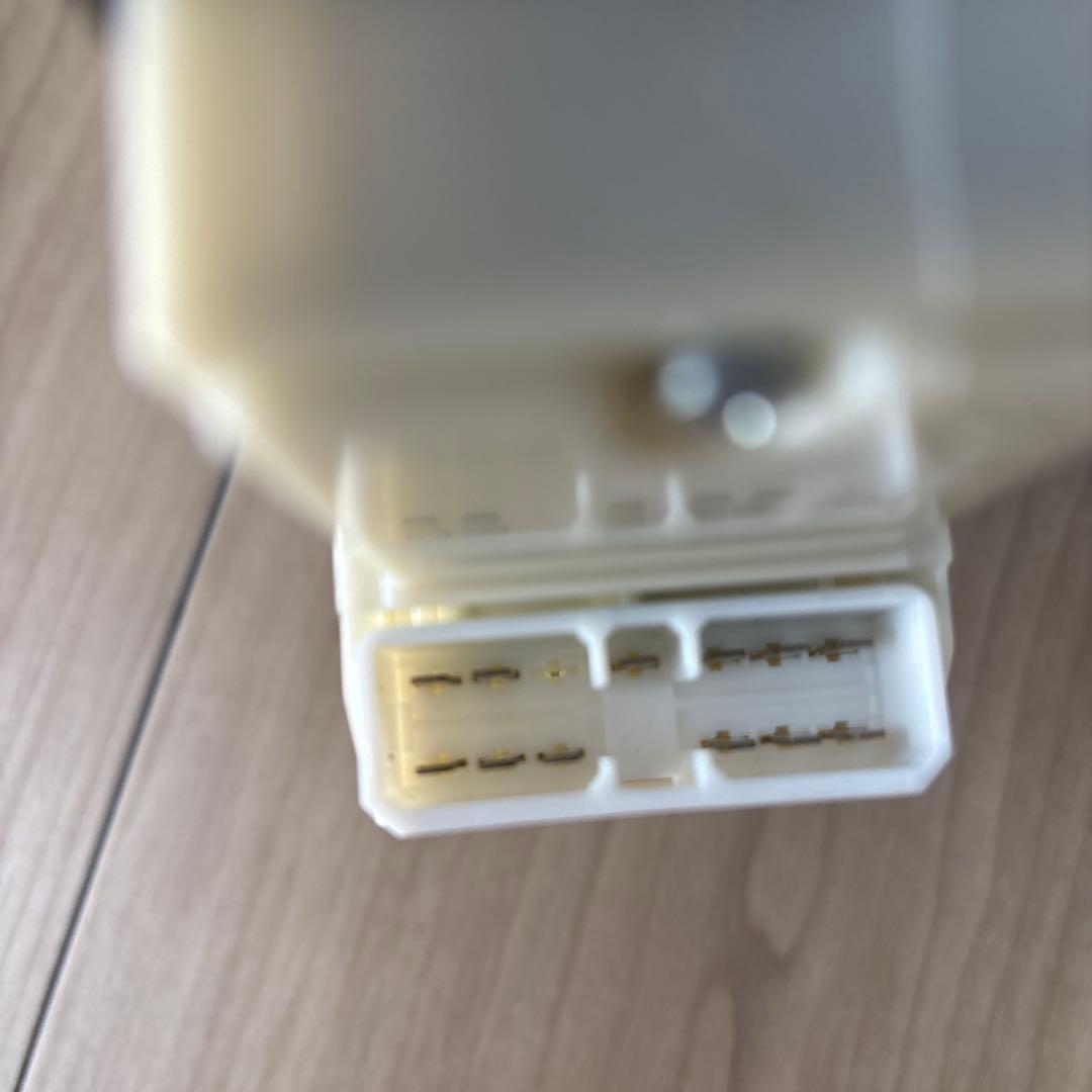 三菱ふそうスーパーグレイト、パワーウインドスイッチ　MK541797