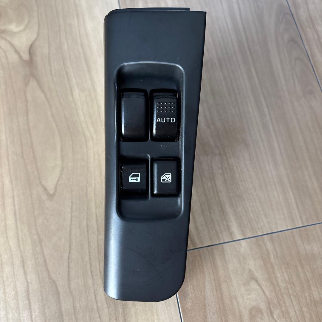 三菱ふそうスーパーグレイト、パワーウインドスイッチ　MK541797