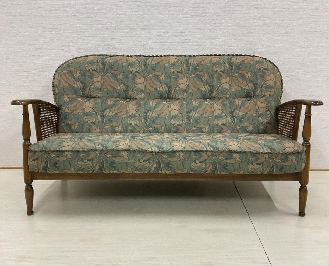 【カリモク】コロニアル　２人掛けソファ　ラブソファ　レトロ