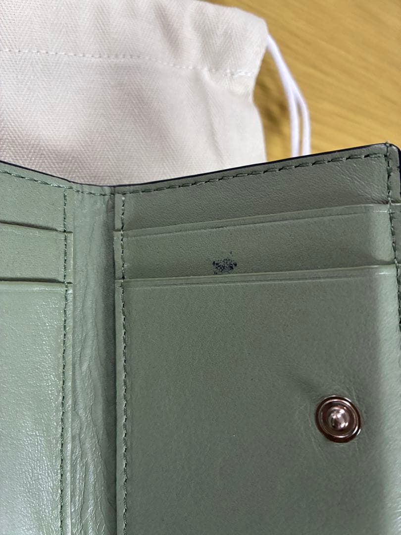 ロエベ アナグラム トライフォールド ウォレット ローズマリー