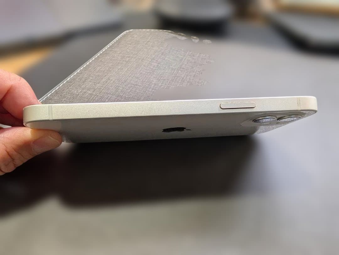 Apple iPhone 12 64GB ホワイト バッテリー100%