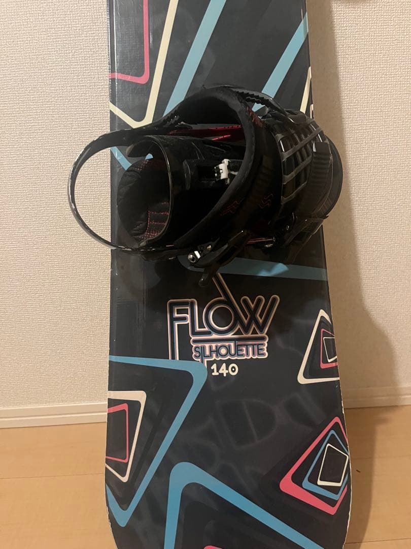 Flow 140 スノーボード 青/黒　ヴィンディング付き