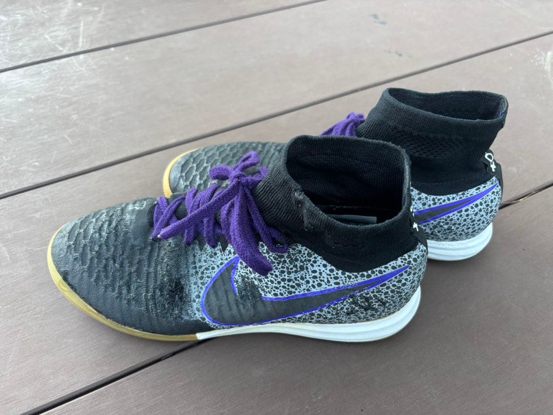 ナイキ マジスタ フットサルシューズ